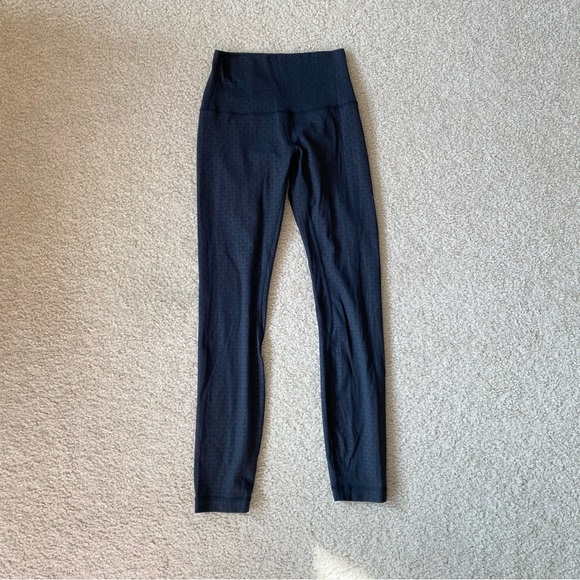 Lululemon 25” Align In Lattice Work Emboss Black - Picture 4 of 5